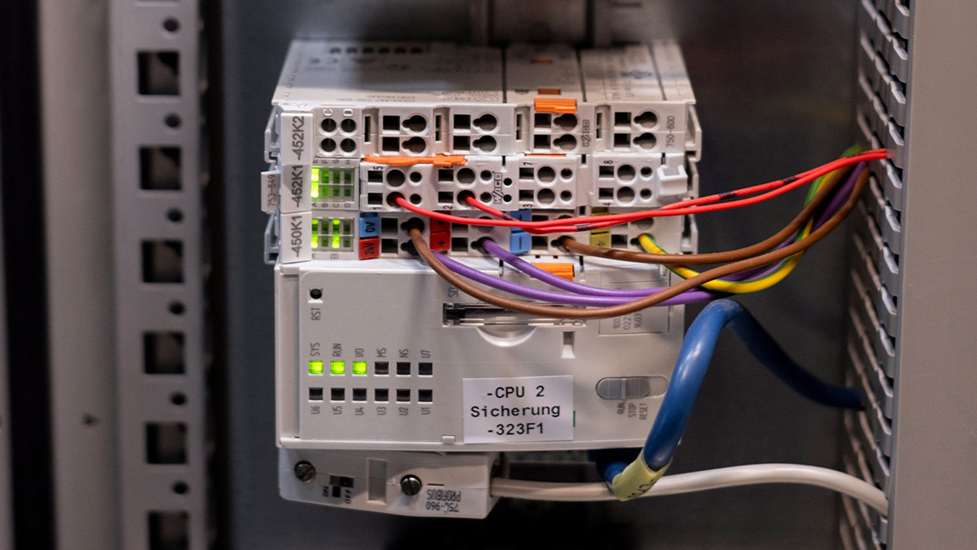 WAGO PFC200-Controller realisieren die Integration aller für das Projekt benötigten Systeme und Geräte. Kommuniziert wird über das Modbus®-Protokoll. Bild: WAGO GmbH & Co. KG