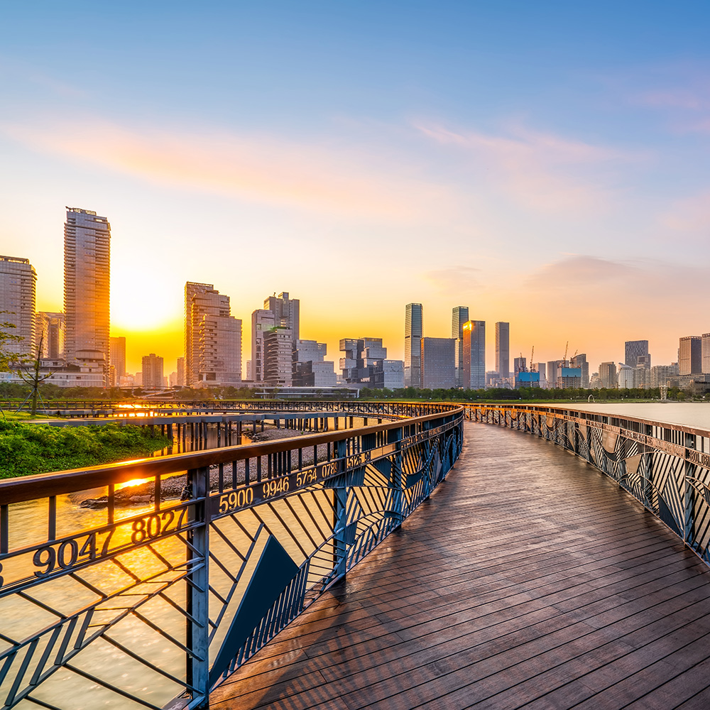 Skyline von Shenzhen in China – Veranstaltungsort der SPS China vom 01. – 03.09.2027. Bild: iStock.com/ 4045