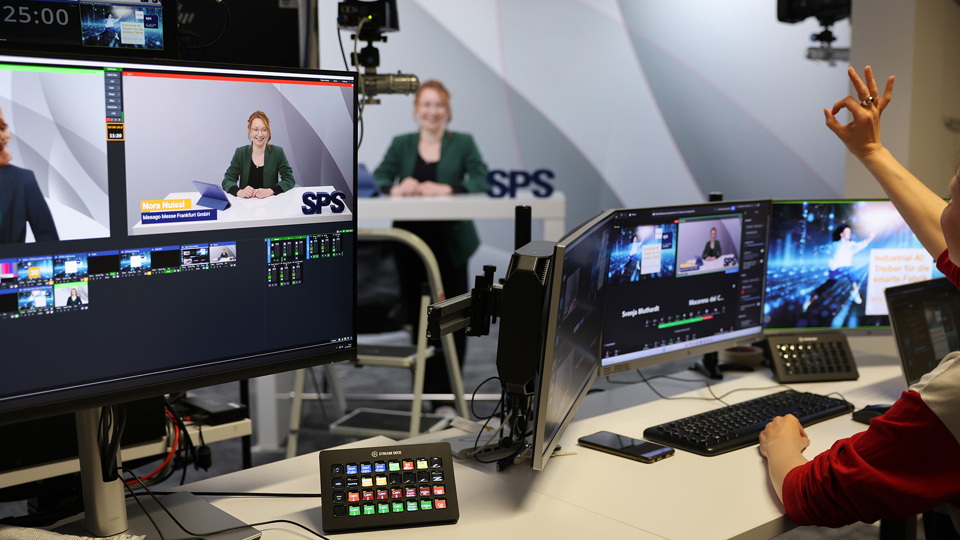 View into the SPS studio with camera equipment and monitors during a moderation of the SPS Technology Talks.