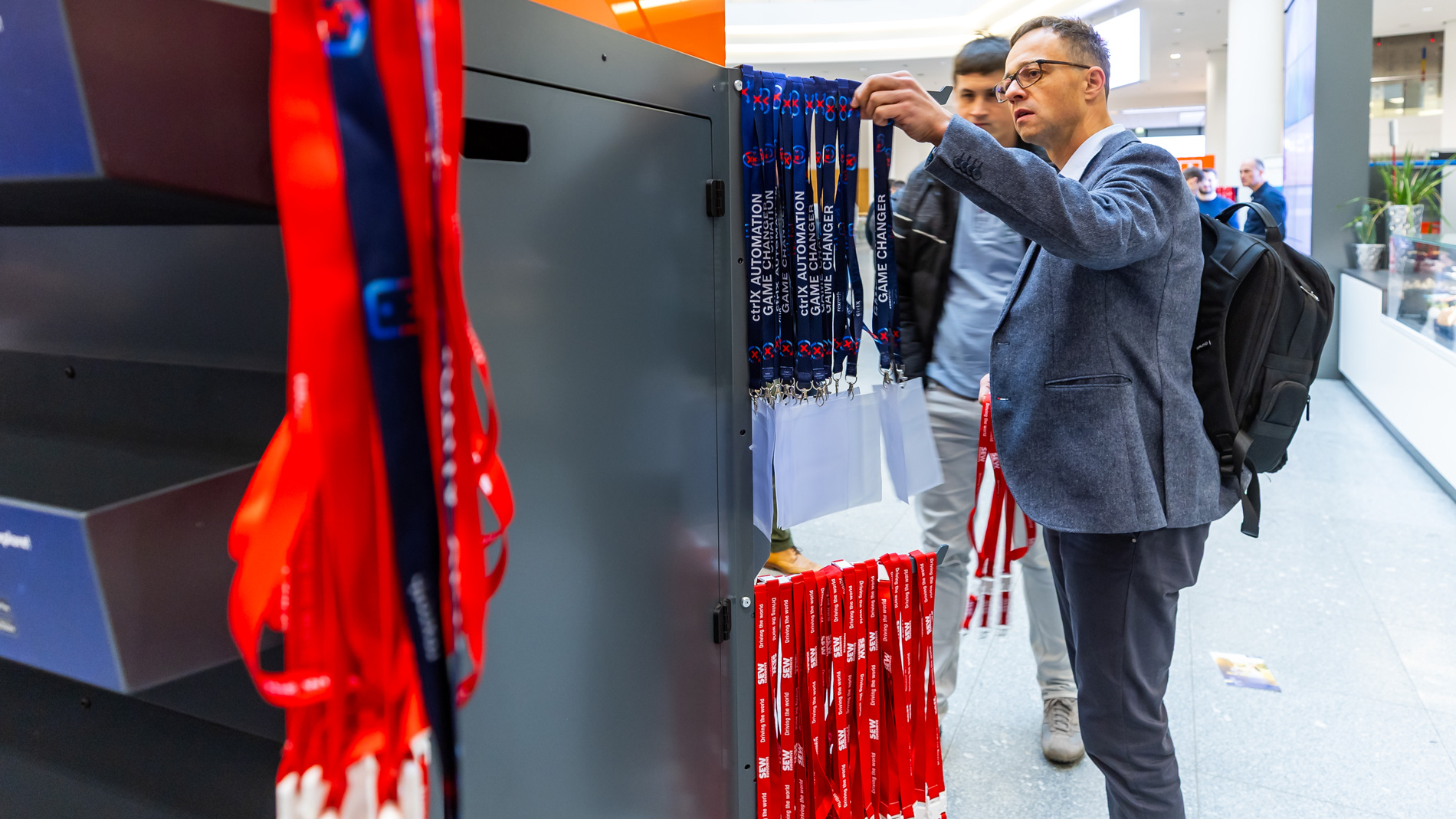 Visitors at a lanyard distribution stand at the SPS in Nuremberg