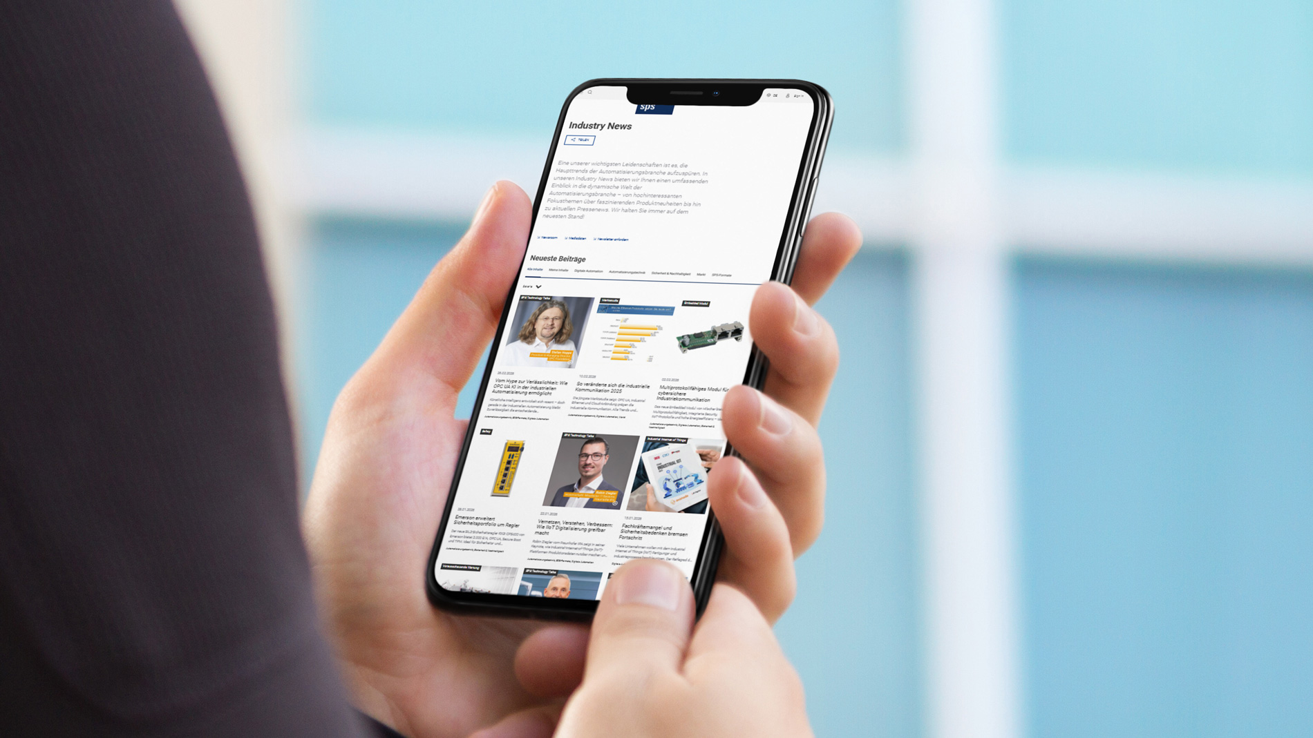 Ein Smartphone zeigt die Industry News der SPS. Das Bild steht für aktuelle Brancheninformationen und Top‑News – jederzeit auch on demand verfügbar.